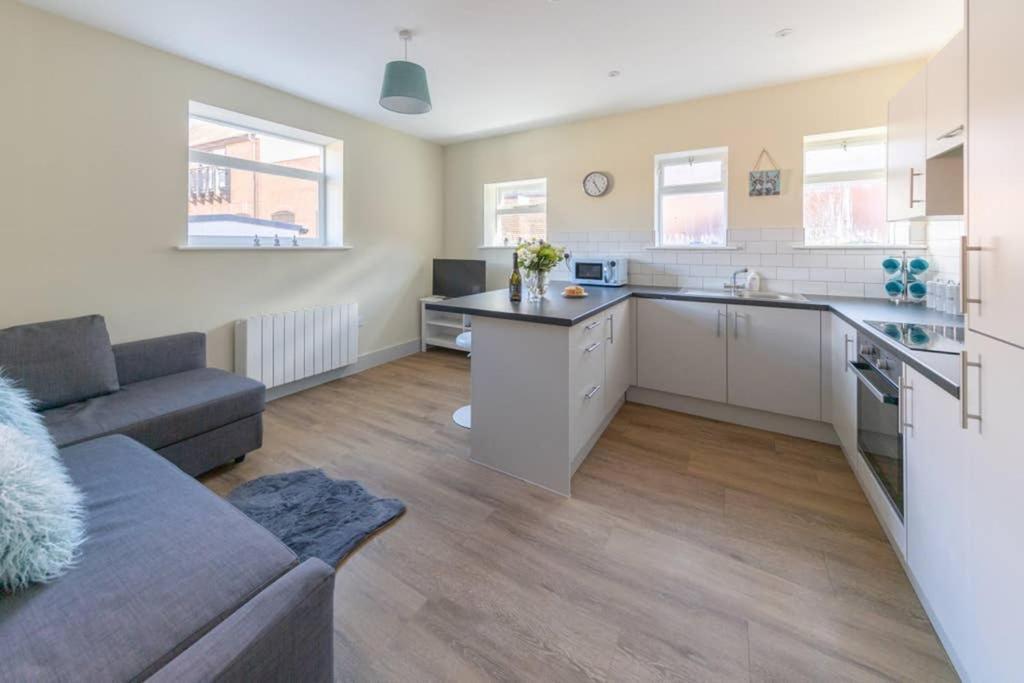 Hereford City Centre - Apartment 4, Isabella House - Modern Apartment In The Heart Of The City - Sleeps 4 Guests - Hosted By Rentmyhouse Buitenkant foto